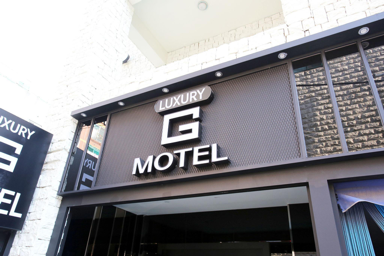 Luxury G Motel, Nam