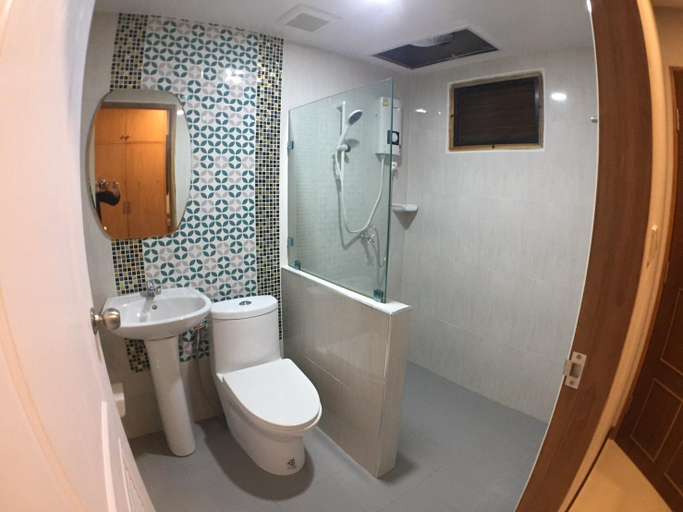 Bathroom, Nantawan Hotel, Muang Chiang Rai