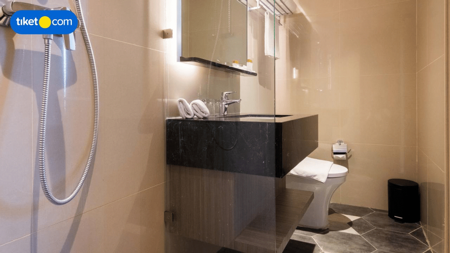 Bathroom 5, Louis Kienne Pemuda, Semarang