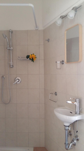Bathroom 4, El Nin Apartment with Terrace, La Spezia
