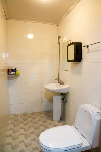 Bathroom 5, Busan Sukbak Dot Com Guest House, Dong