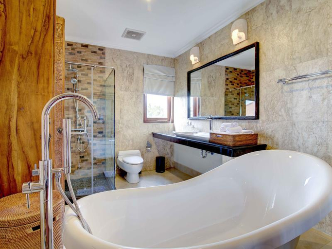 Bathroom 5, Hastinapura Residence, Badung