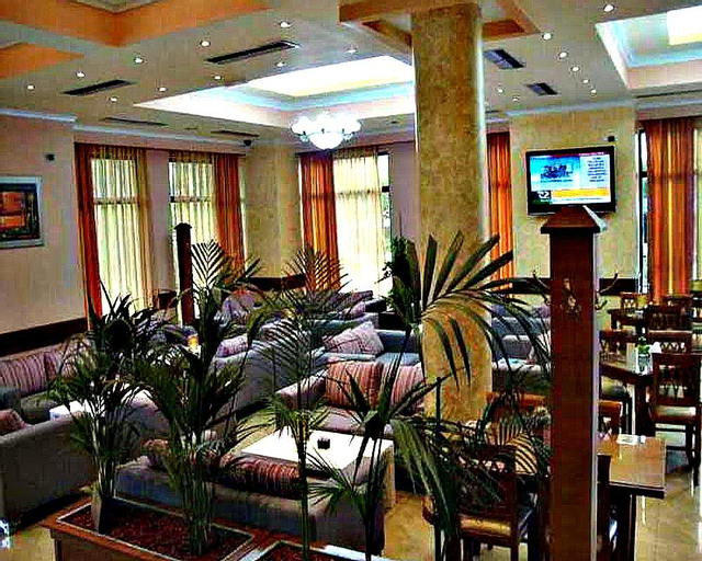Hotel Colombo, Elbasanit