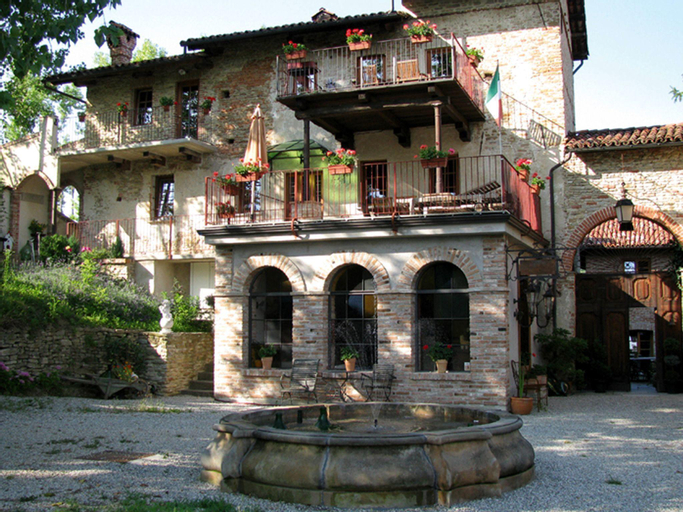 Magnificent Mansion in Bastia Mondovi with Swimming Pool, Cuneo