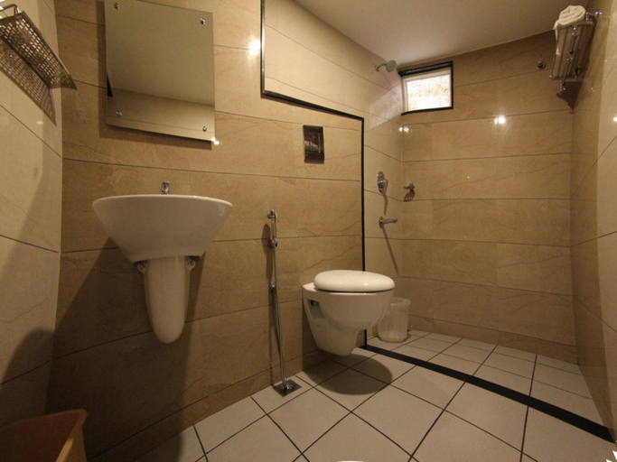 Bathroom 4, Hotel Bhasuri Inn near Sacred Guruvayur Sri Krishna Temple, Thrissur