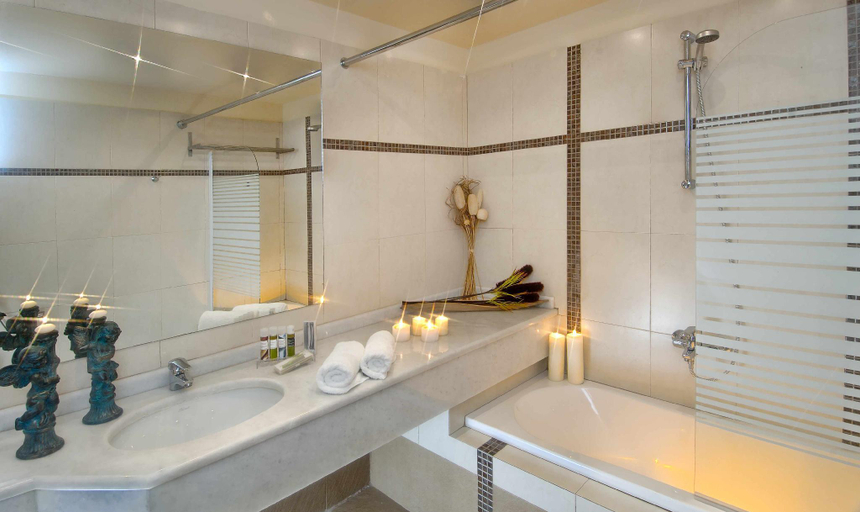 Bathroom, Spacious villa with private pool and sea view, just 150 meters from the sea, Crete