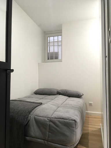 Bedroom 2, Lyon Historic Town Apartment, Rhône