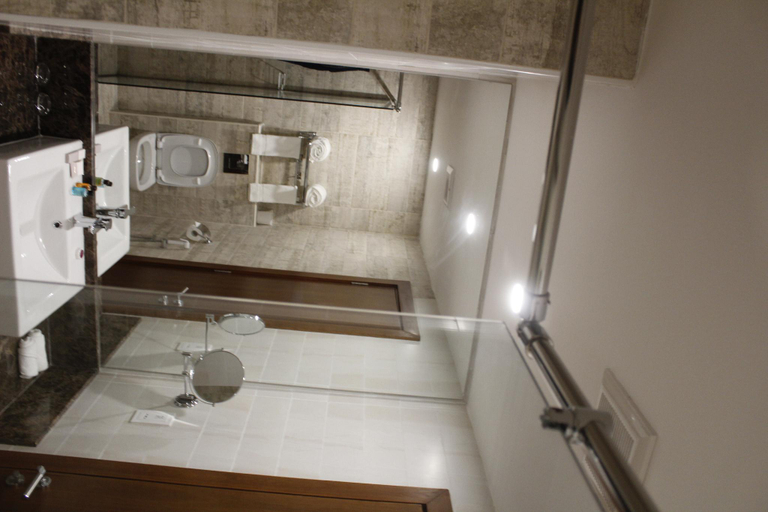 Bathroom 5, Grand Tourist Hotel, Bausher