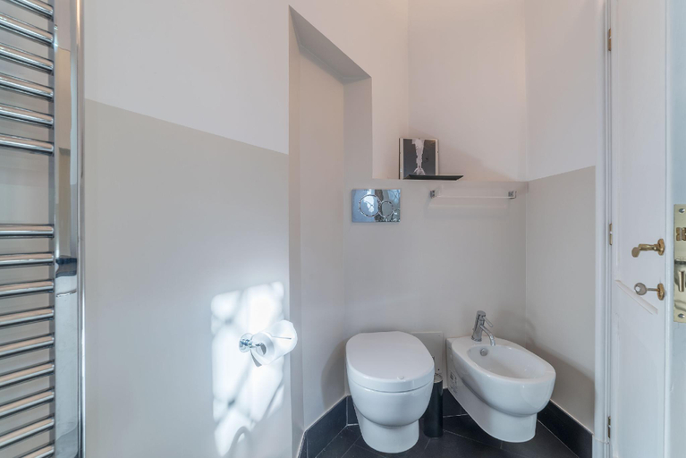 Others 2, Monti Stunning Apartment with Terrace, Rome