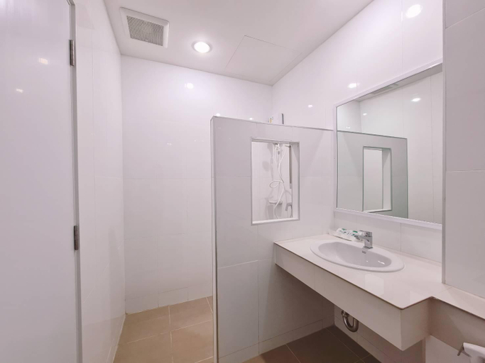 Bathroom 3, Grand Maihom Hotel, Muang Chiang Mai