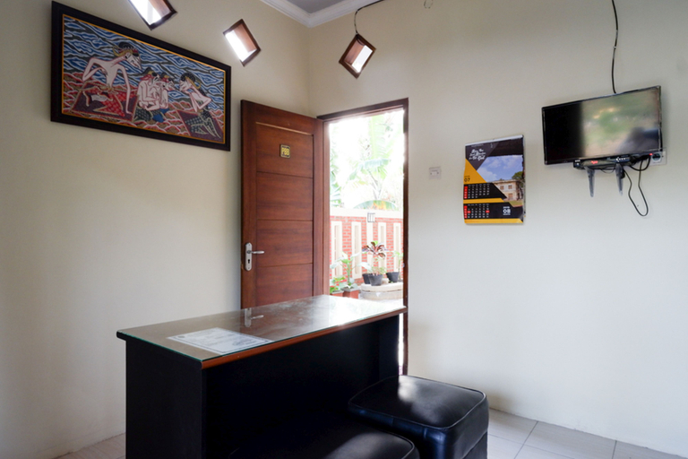 Public Area 2, RedDoorz Syariah near Alun Alun Pacitan 2, Pacitan