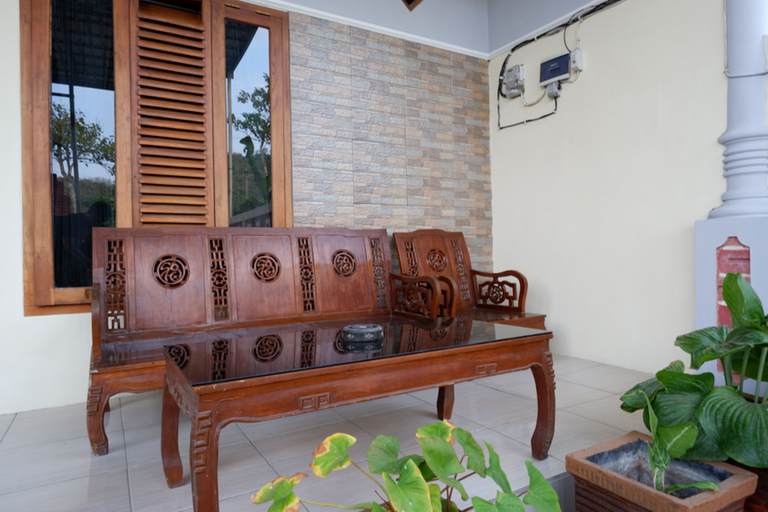 Public Area 2, RedDoorz Syariah near Alun Alun Pacitan 2, Pacitan
