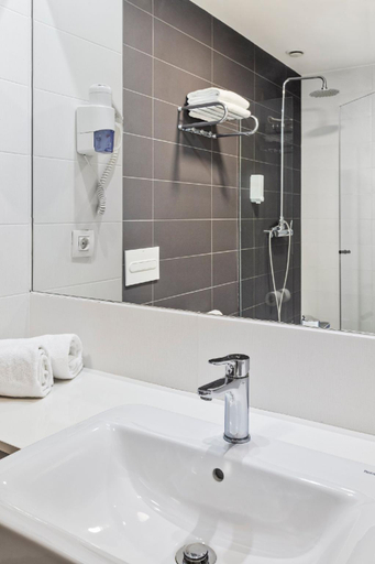 Bathroom 3, B&B Hotel Viladecans, Barcelona