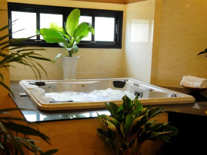 Bathroom, Forever Green Resort, Châu Thành