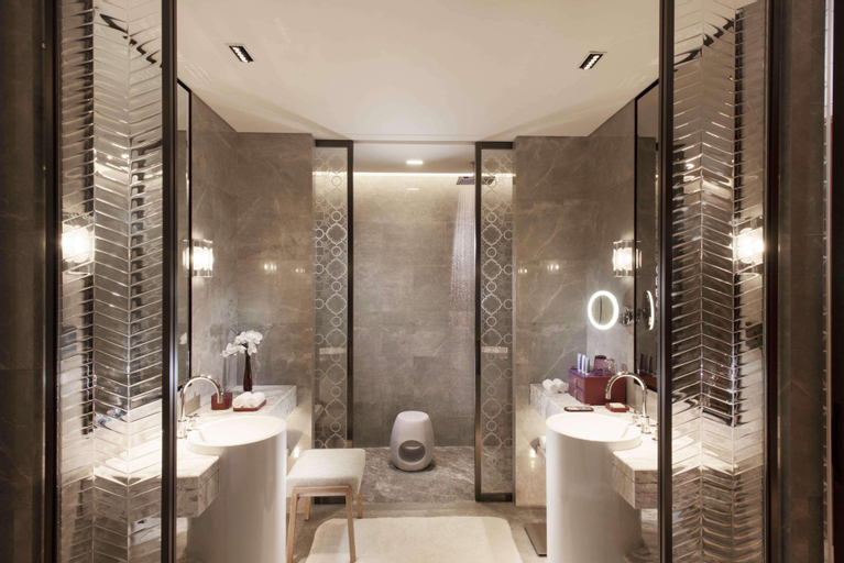 Bathroom 10