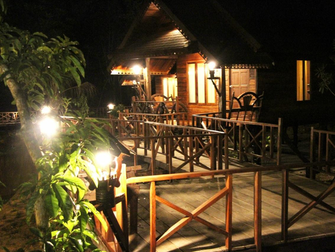 Food & Drinks 4, Burilamplai Resort, Thung Yai