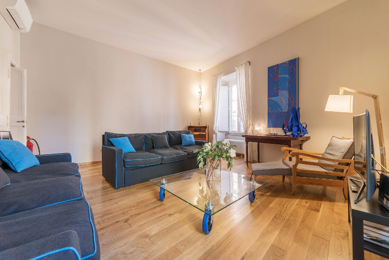 Others 5, Monti Stunning Apartment with Terrace, Roma