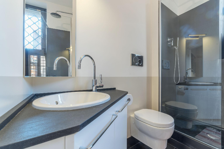 Others 4, Monti Stunning Apartment with Terrace, Rome