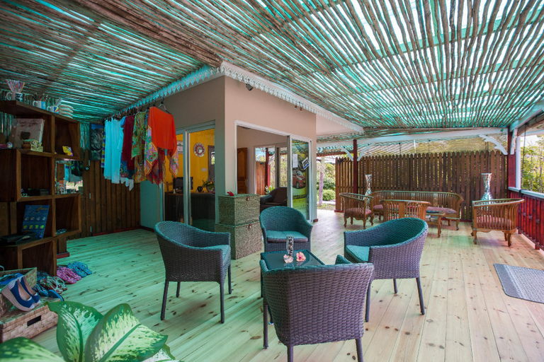 Food & Drinks 5, Le Relax Self-Catering