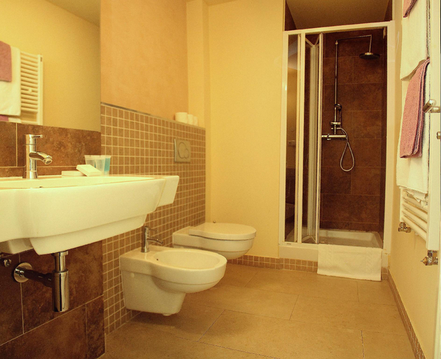 Bathroom 4, Hotel Unique, Praha 2