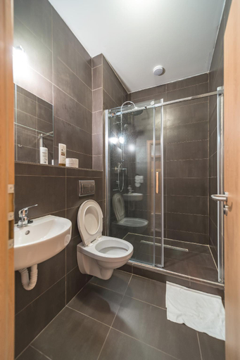 Bathroom 5, Hostel Orange, Praha 1