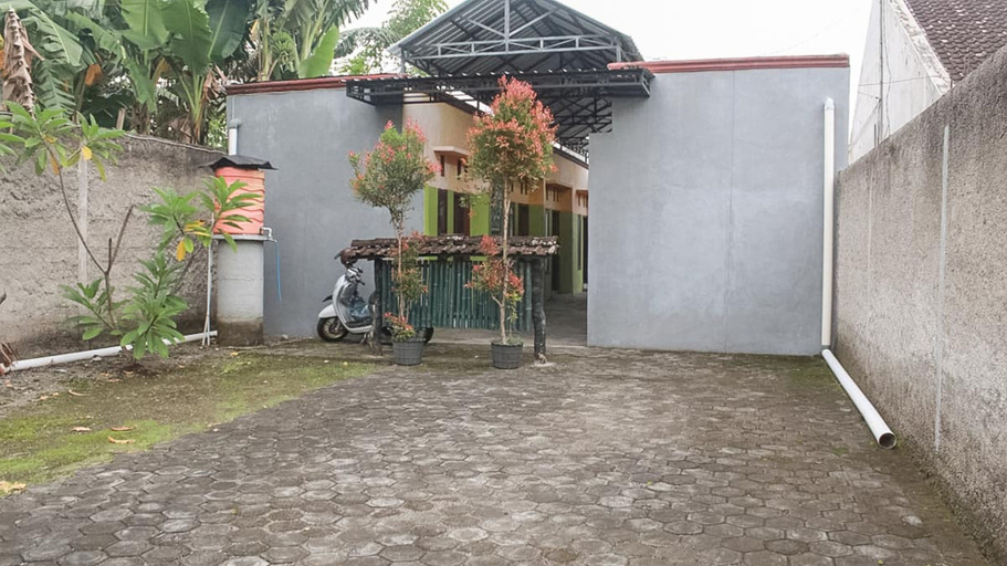 Exterior & Views, Griya Asri Syariah Mitra RedDoorz, Banyuwangi
