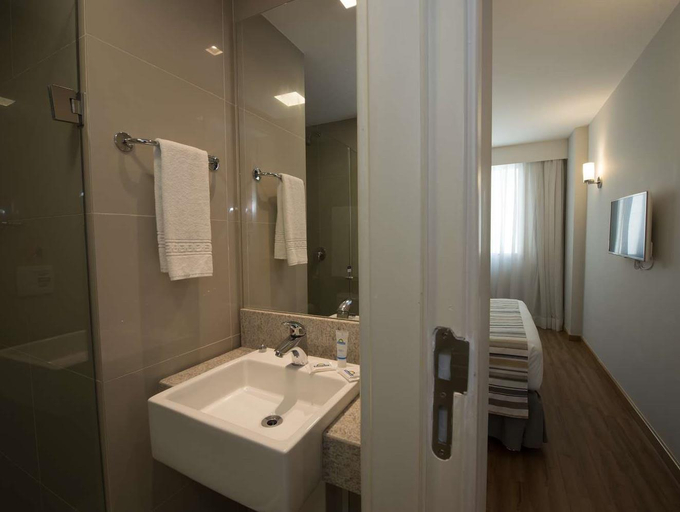 Bathroom 4, Days Inn Rio De Janeiro, Lapa, Rio de Janeiro