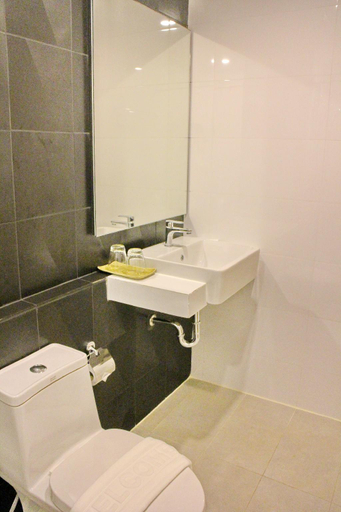 Bathroom 5, Ozone Condotel Kata Beach by Alpina, Pulau Phuket