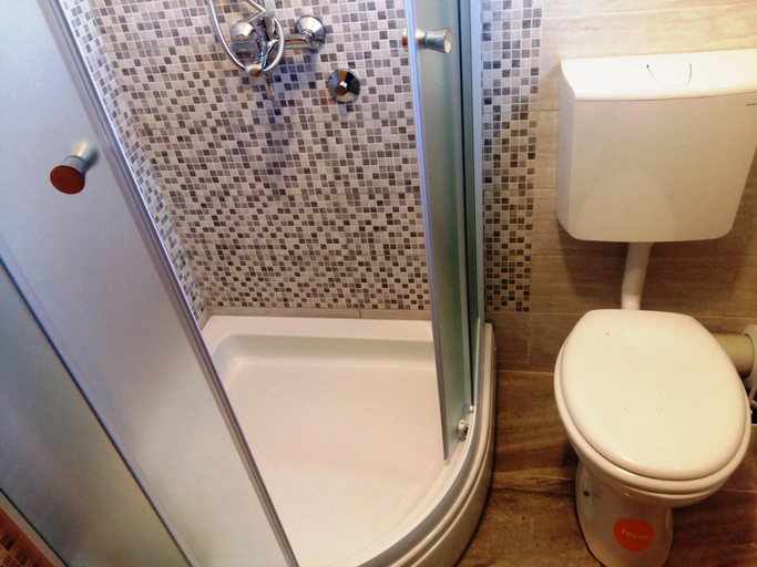 Bathroom 4, Green Hill Two Bedroom Apartment, Dubrovnik