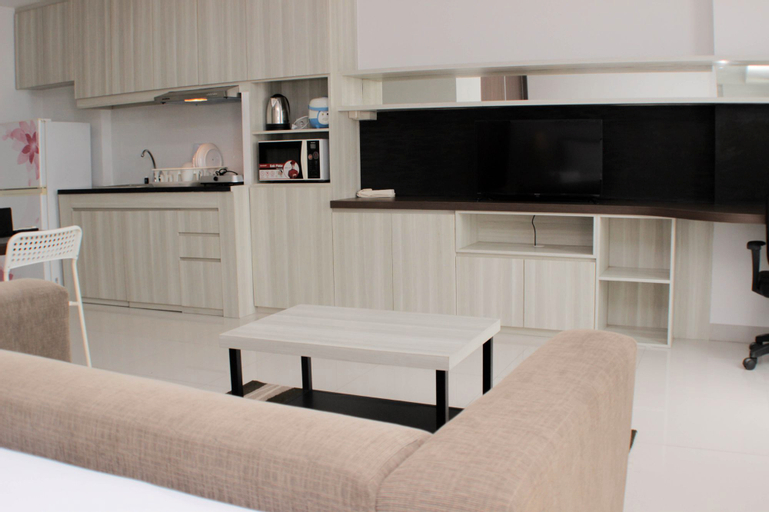 Comfortable and Spacious Studio at Azalea Suites Apartment By Travelio, Cikarang