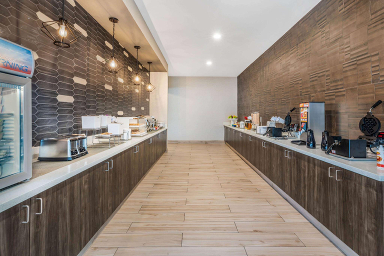 Food & Drinks 5, La Quinta Inn and Suites by Wyndham Houston Spring South, Houston