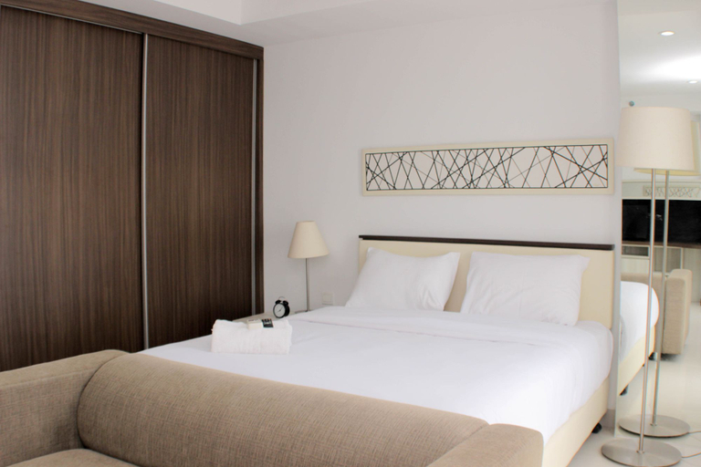 Bedroom 4, Warm and Cozy Studio at Azalea Suites Apartment By Travelio, Cikarang