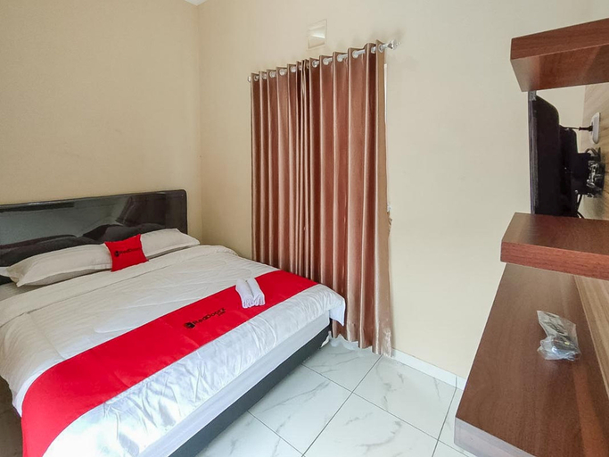 Bedroom 3, RedDoorz near BNS Batu, Malang