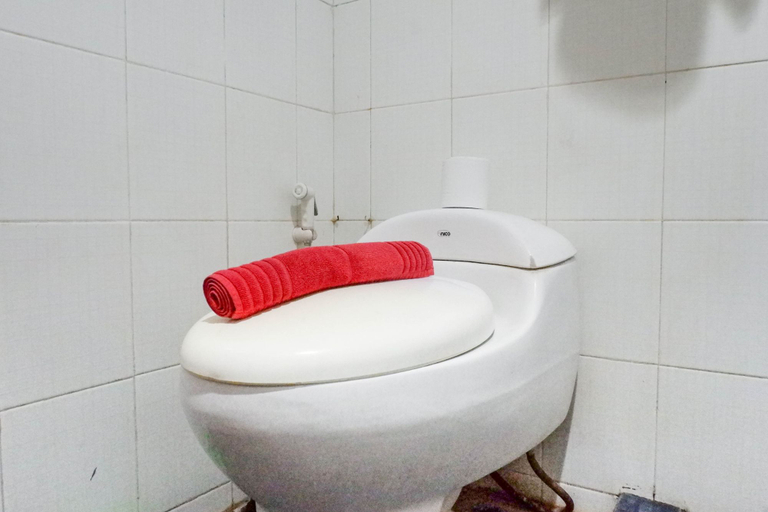 Bathroom 5, Best Deal Studio Apartment at High Point Serviced By Travelio, Surabaya