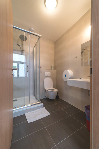Bathroom 5, Hostel Orange, Praha 1