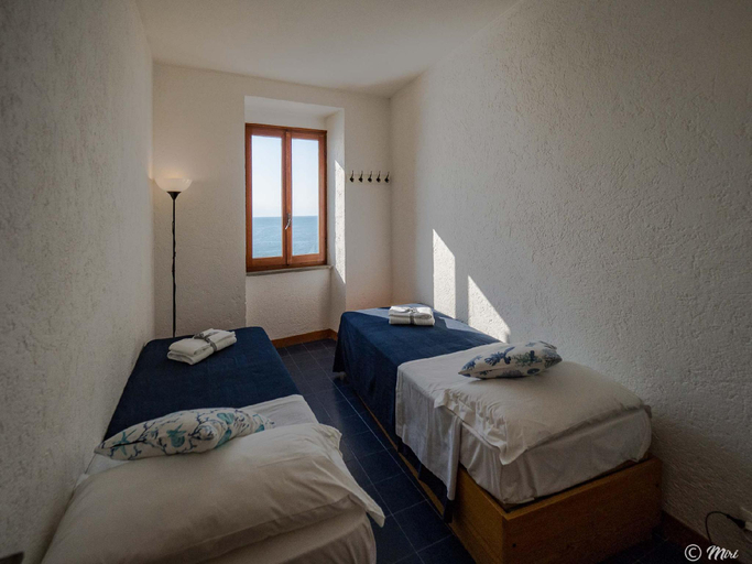 Bedroom 2, La Lampara Sea View Terrace Apartment, La Spezia