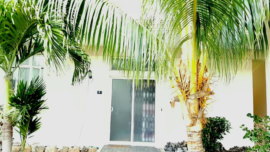Entrance 2, Bluebay Appartments