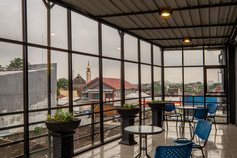 Exterior & Views 23