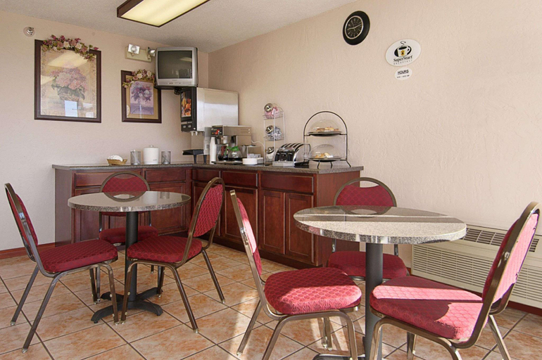 Food & Drinks, Super 8 by Wyndham Oklahoma Fairgrounds, Oklahoma