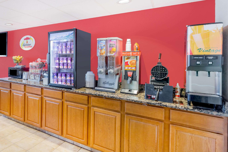 Food & Drinks 5, Super 8 By Wyndham Kearney, Buffalo
