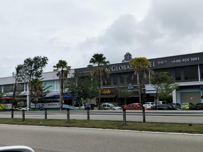 Exterior & Views