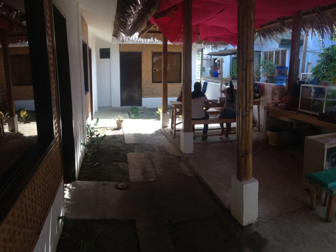Others 5, Lolas Lodge, Malay