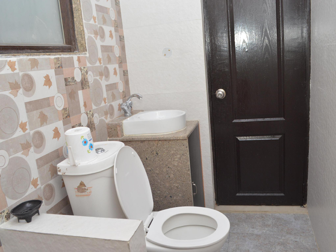 Bathroom, Hotel Rudraksh Inn, Dehradun