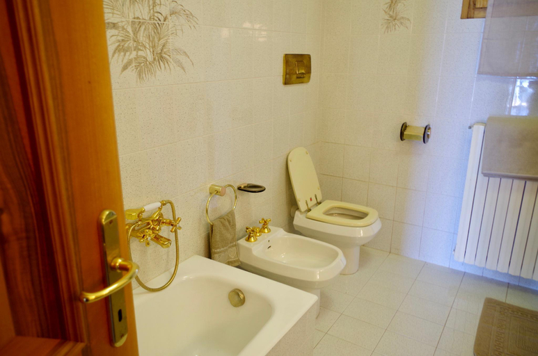 Bathroom 2, Emilia's House , Bergamo
