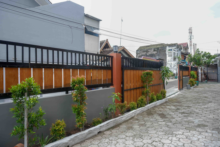 Others 5, RedDoorz near Terminal Tirtonadi 2, Solo