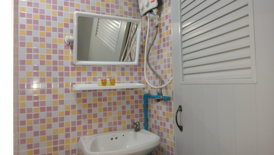 Bathroom, Euro Asia Hostel, Phra Nakhon