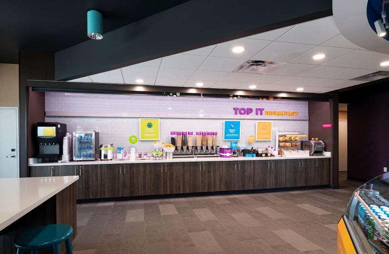 Food & Drinks, Tru by Hilton Phoenix Glendale Westgate, Maricopa