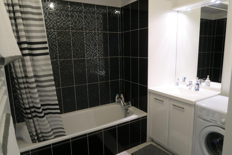 Bathroom, Nice Apartment with Closed Private Parking, Rhône