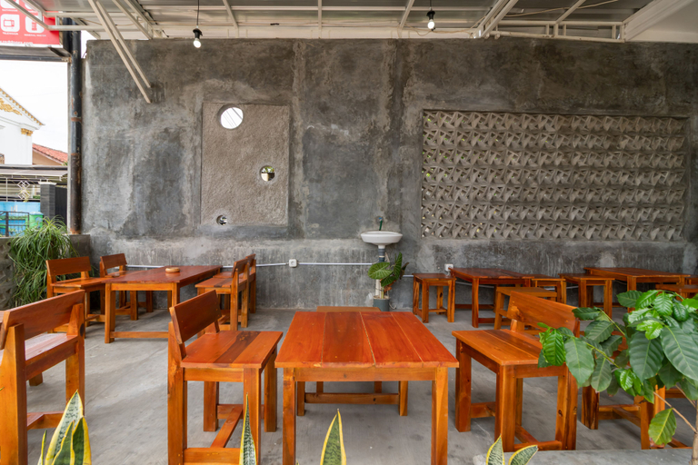 Food & Drinks 5, RedDoorz Plus near Universitas Saburai Lampung, Bandar Lampung
