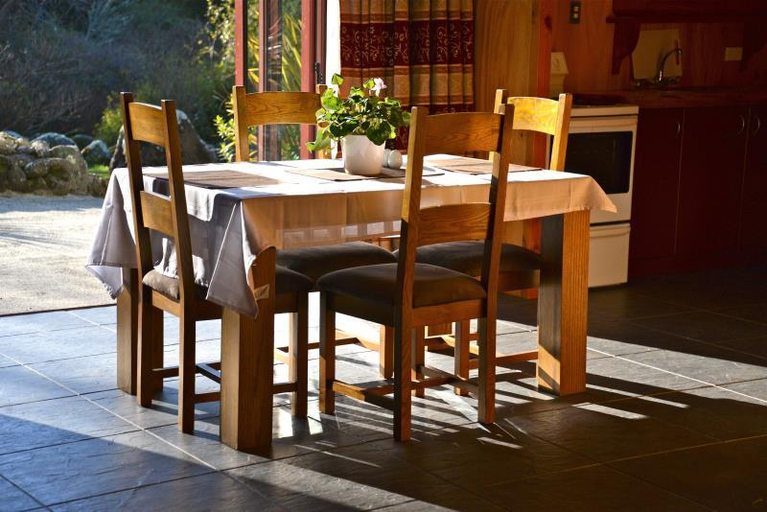 Food & Drinks, Barn Bed & Breakfast, Dunedin
